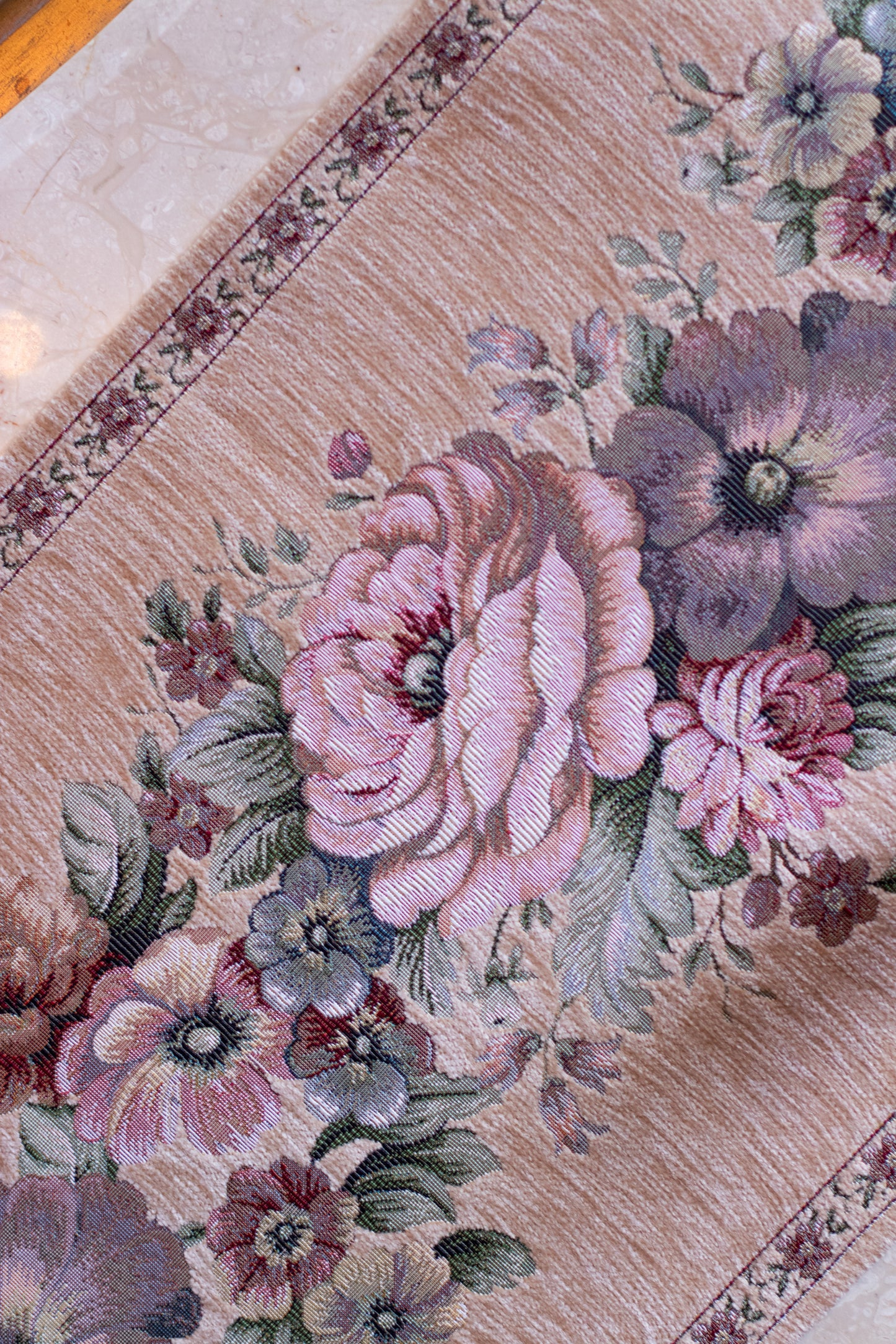 Classic Roses Runner