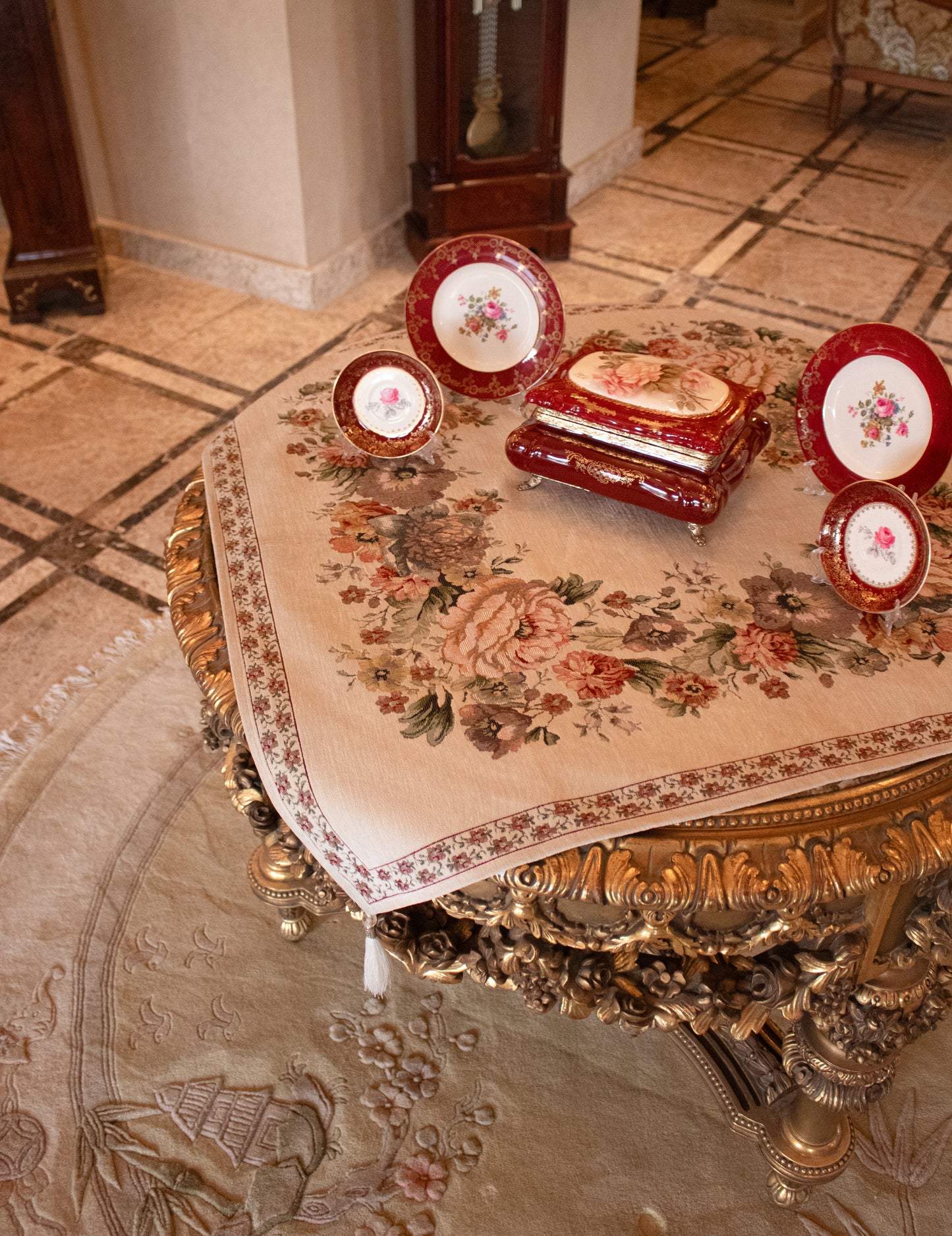 Classic Roses tablecloth