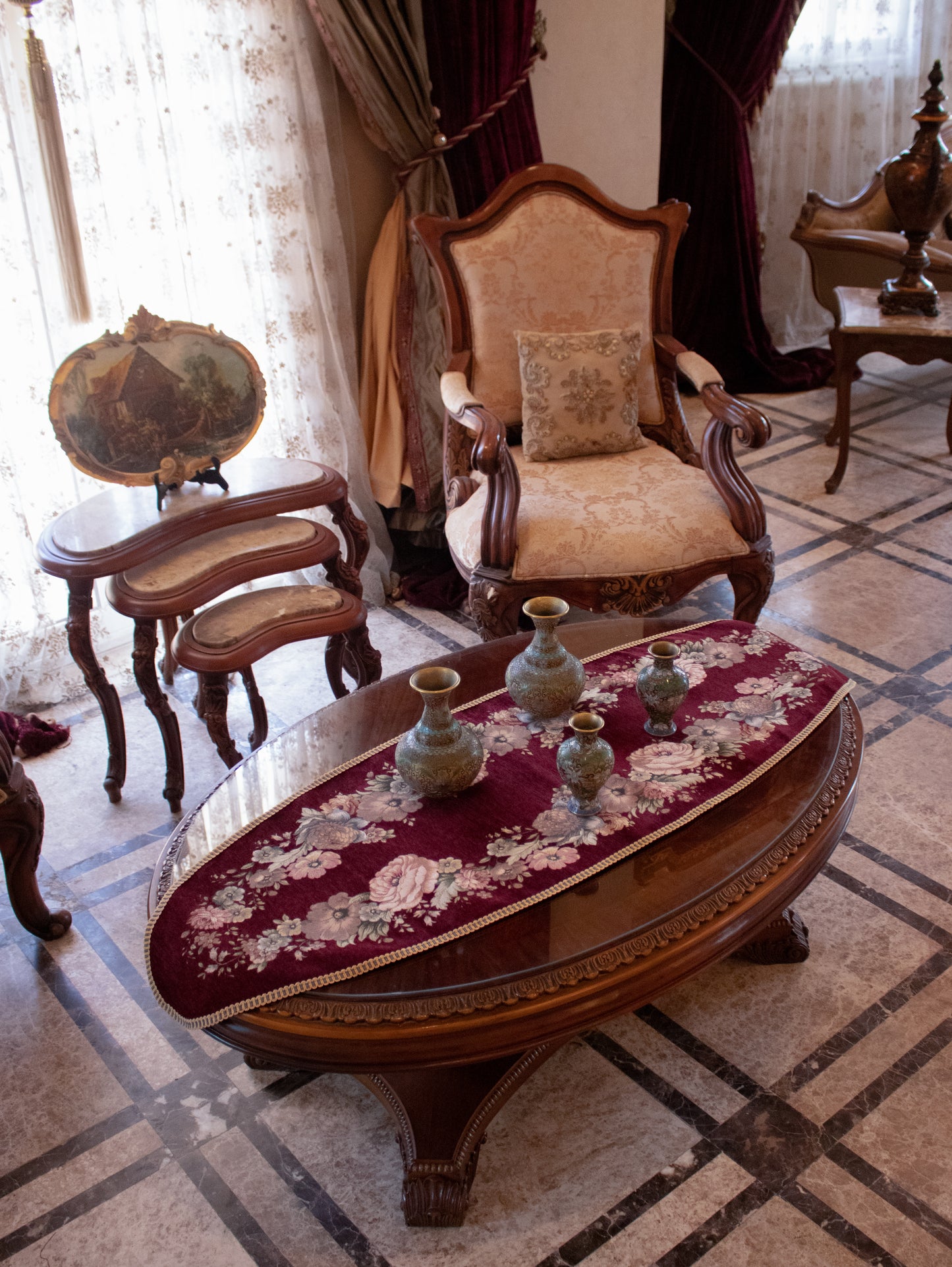 Classic Roses oval Runner