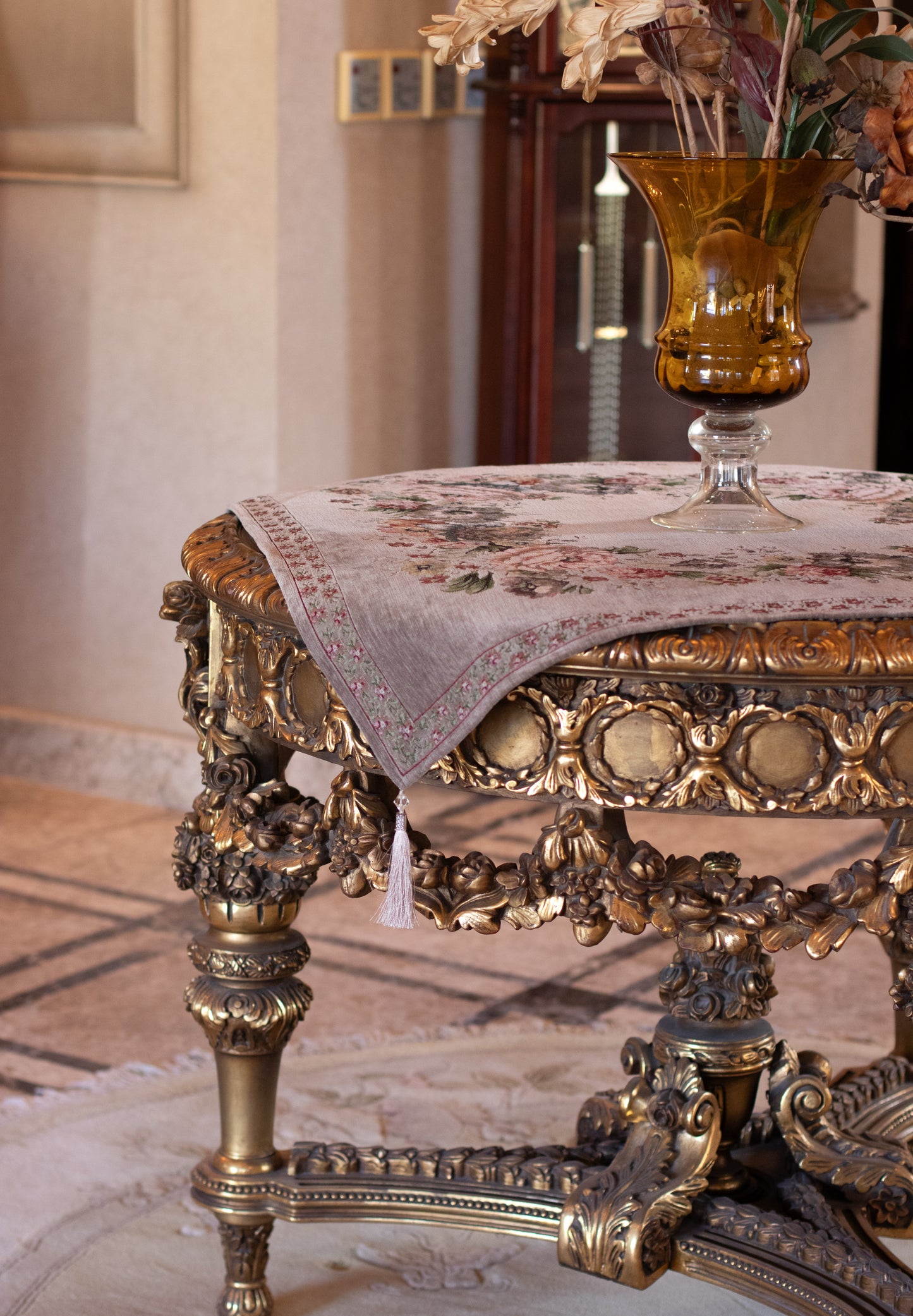 Classic Roses tablecloth