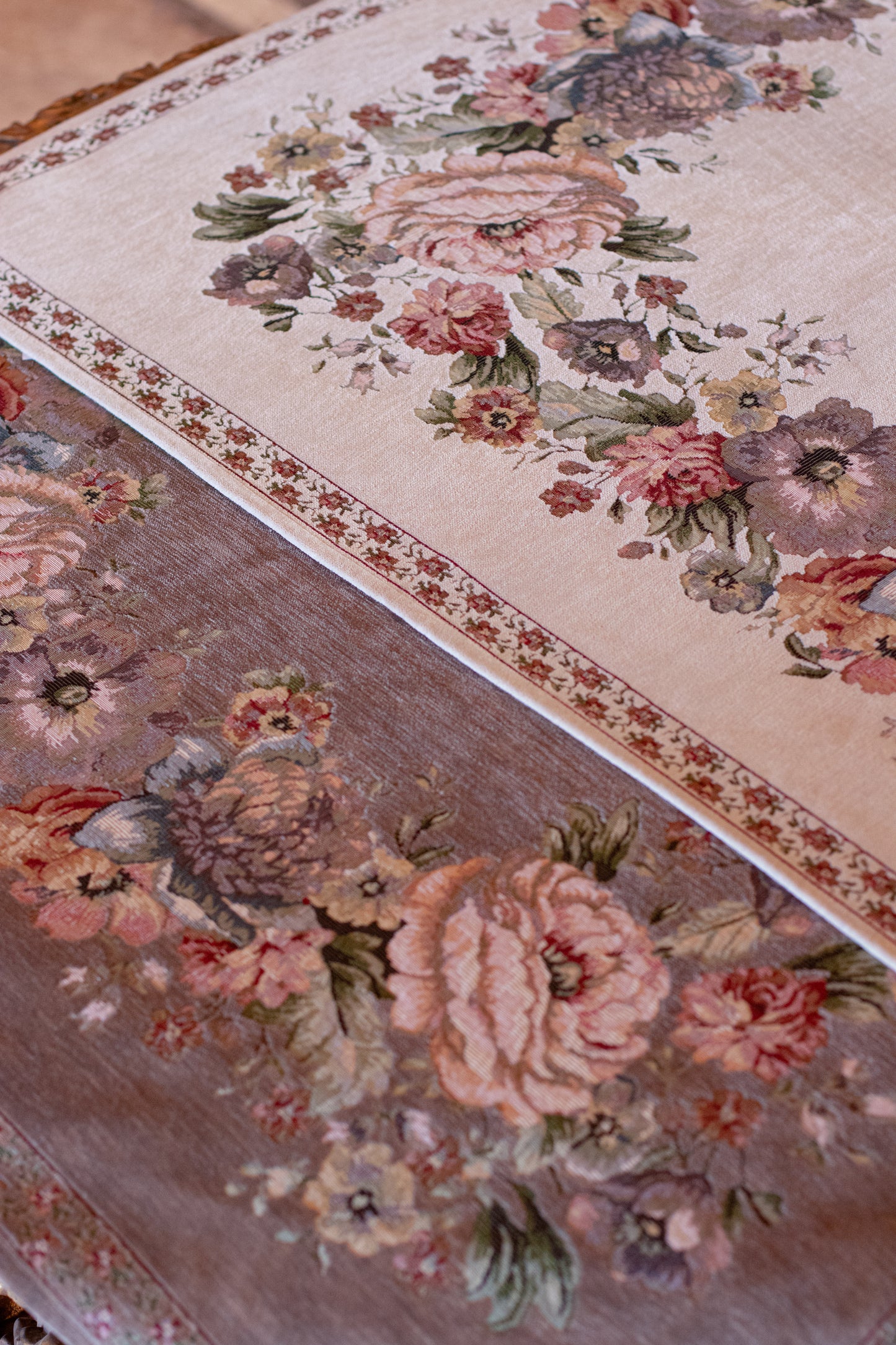 Classic Roses tablecloth