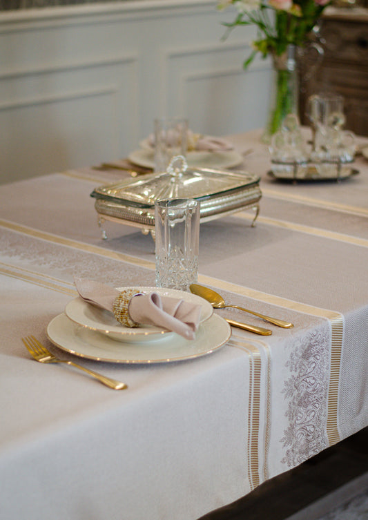 Mastering Dinner Etiquette and Hosting Tips