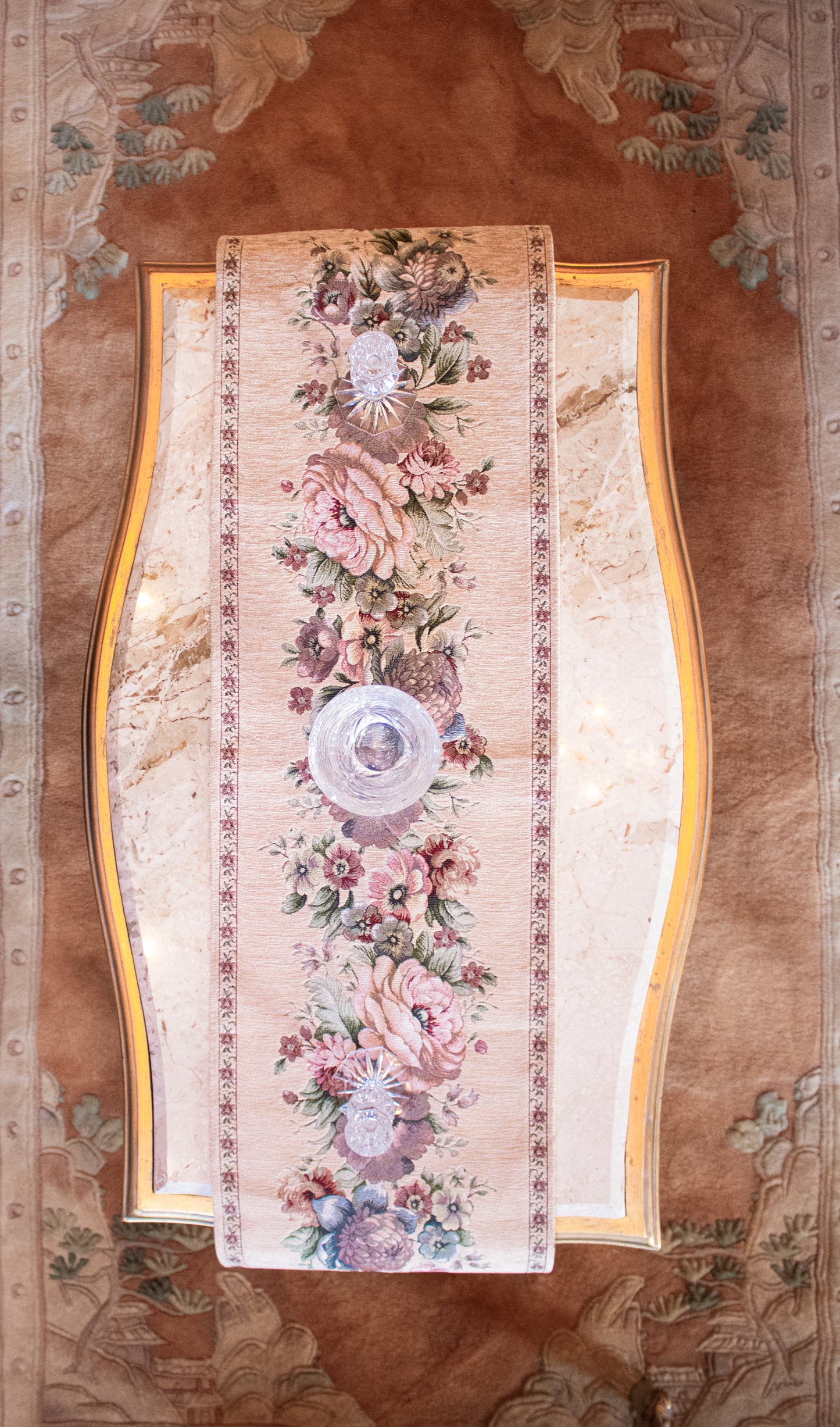 Classic Roses Runner