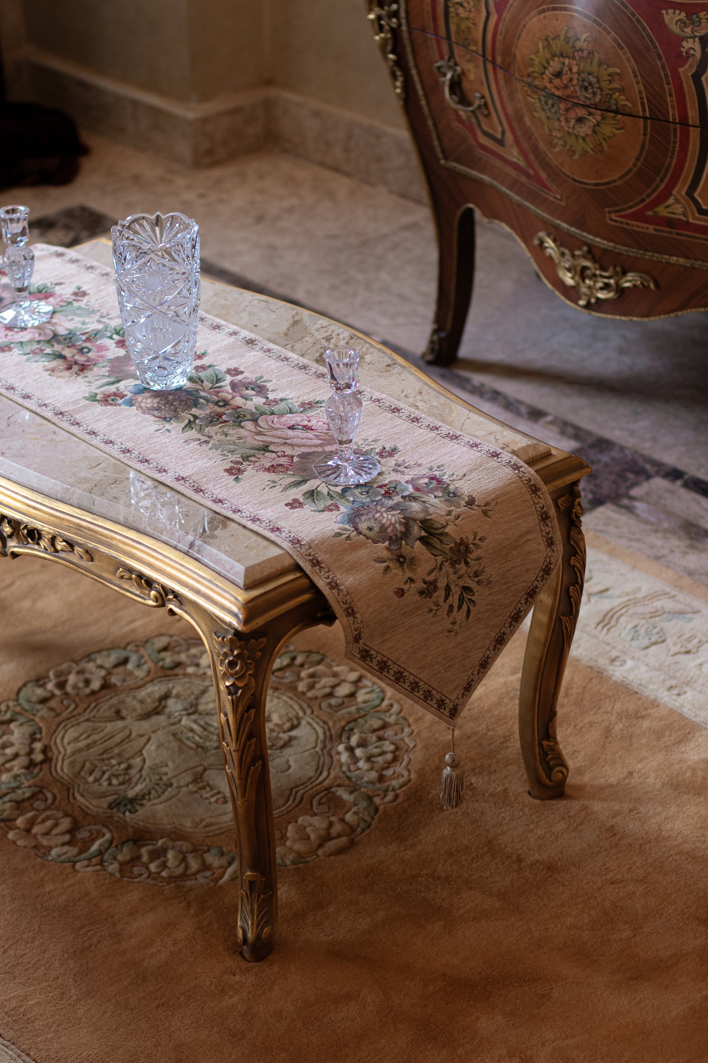 Classic Roses Runner