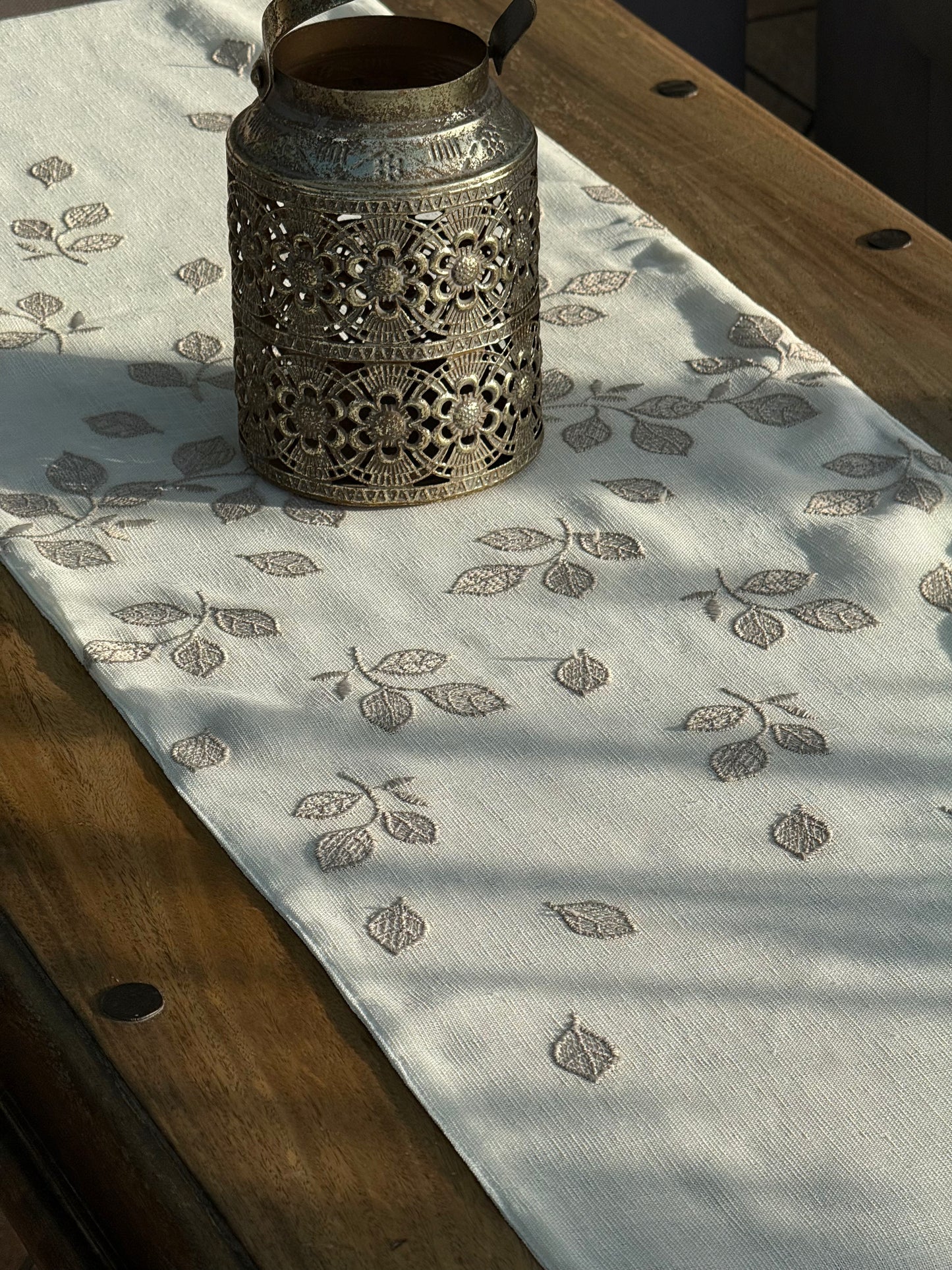 Linen Vines Runner