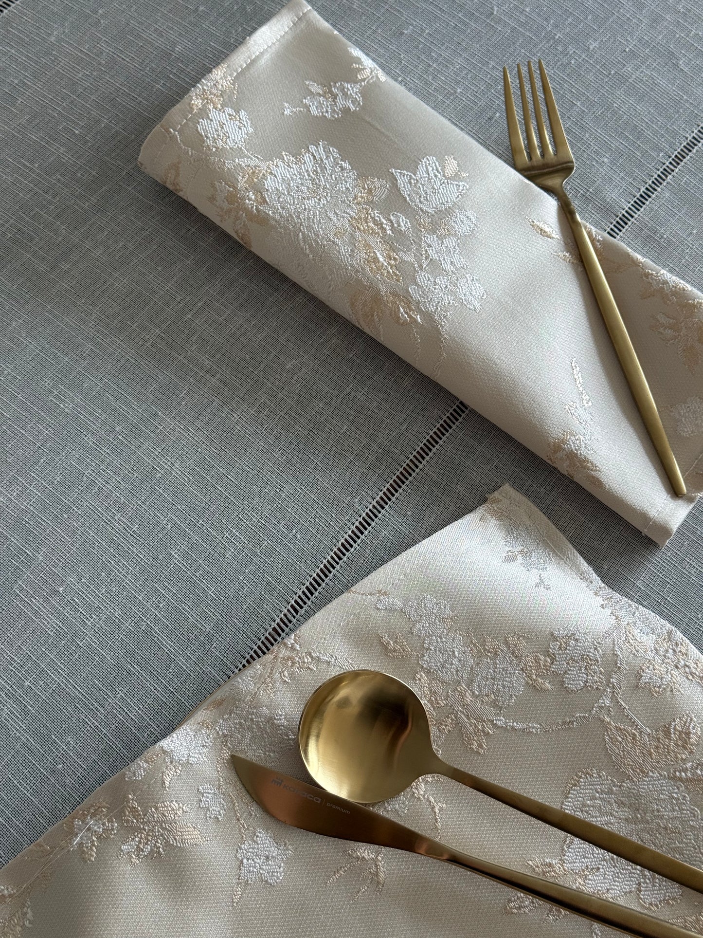 Golden Roses Napkin