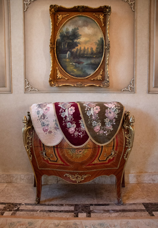 Classic Roses oval Runner